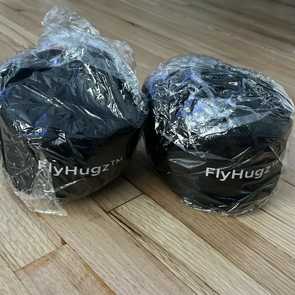 FlyHugz travel pillow, new